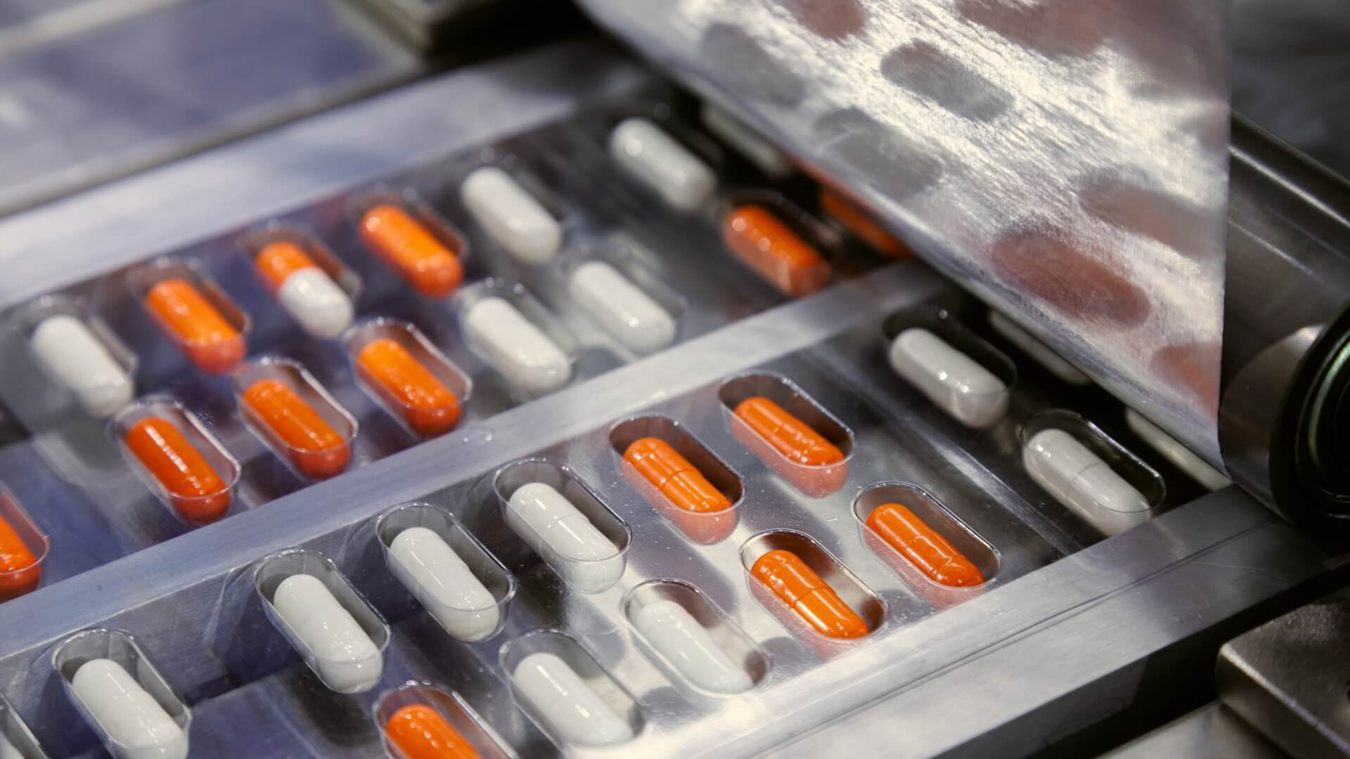 Pharmaceutical products packaged using modified atmosphere packaging